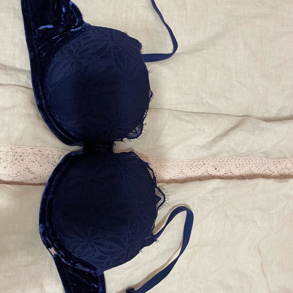 Pink Victoria’s Secret push up bra